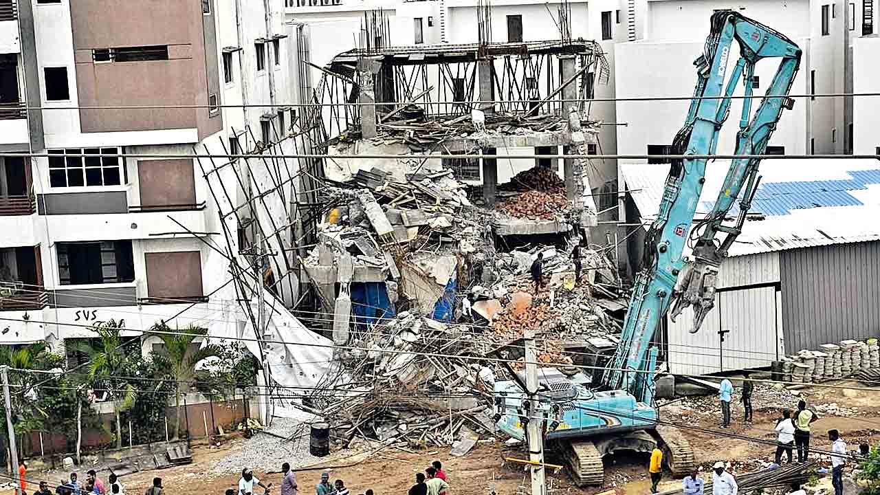 ప్రజా ఆస్తులకు కోర్టులే రక్ష!