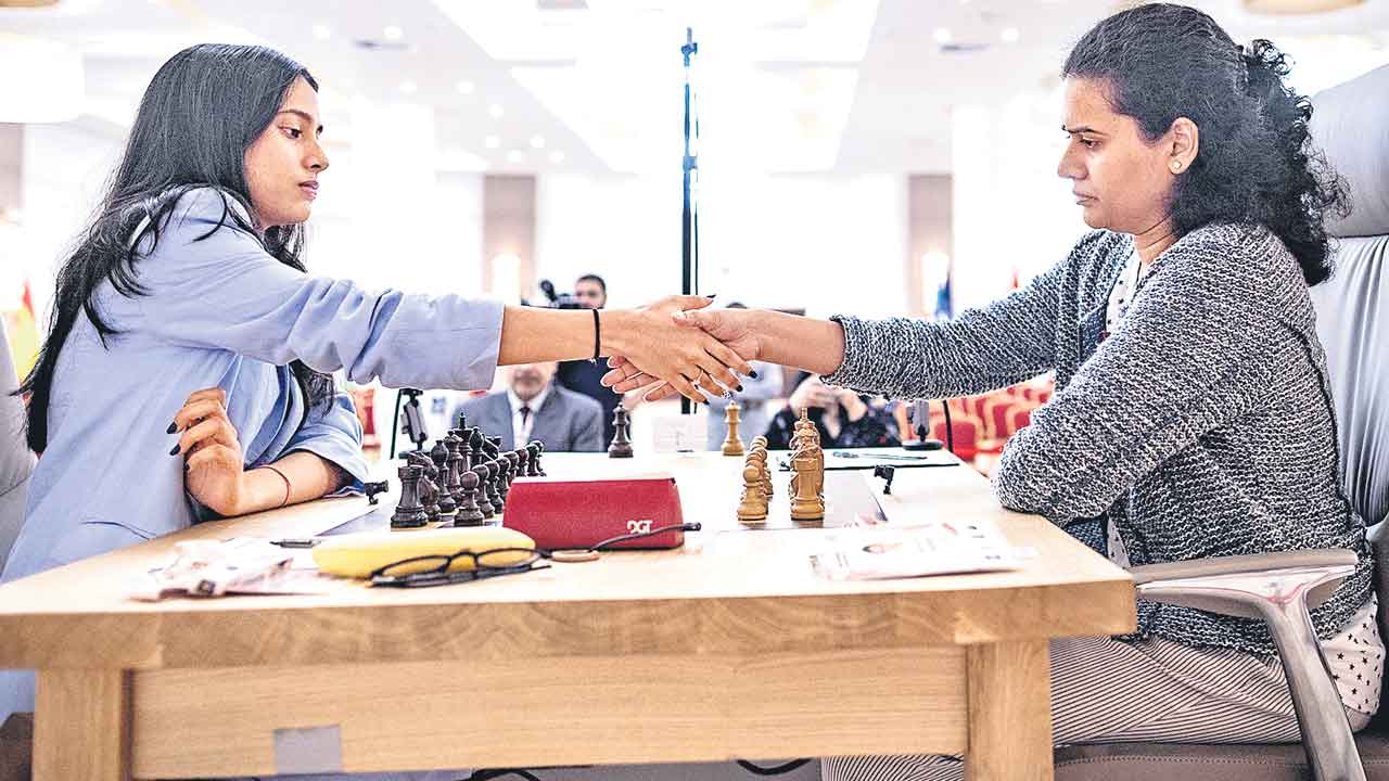 దివ్య, హంపి రెండో గేమ్ డ్రా