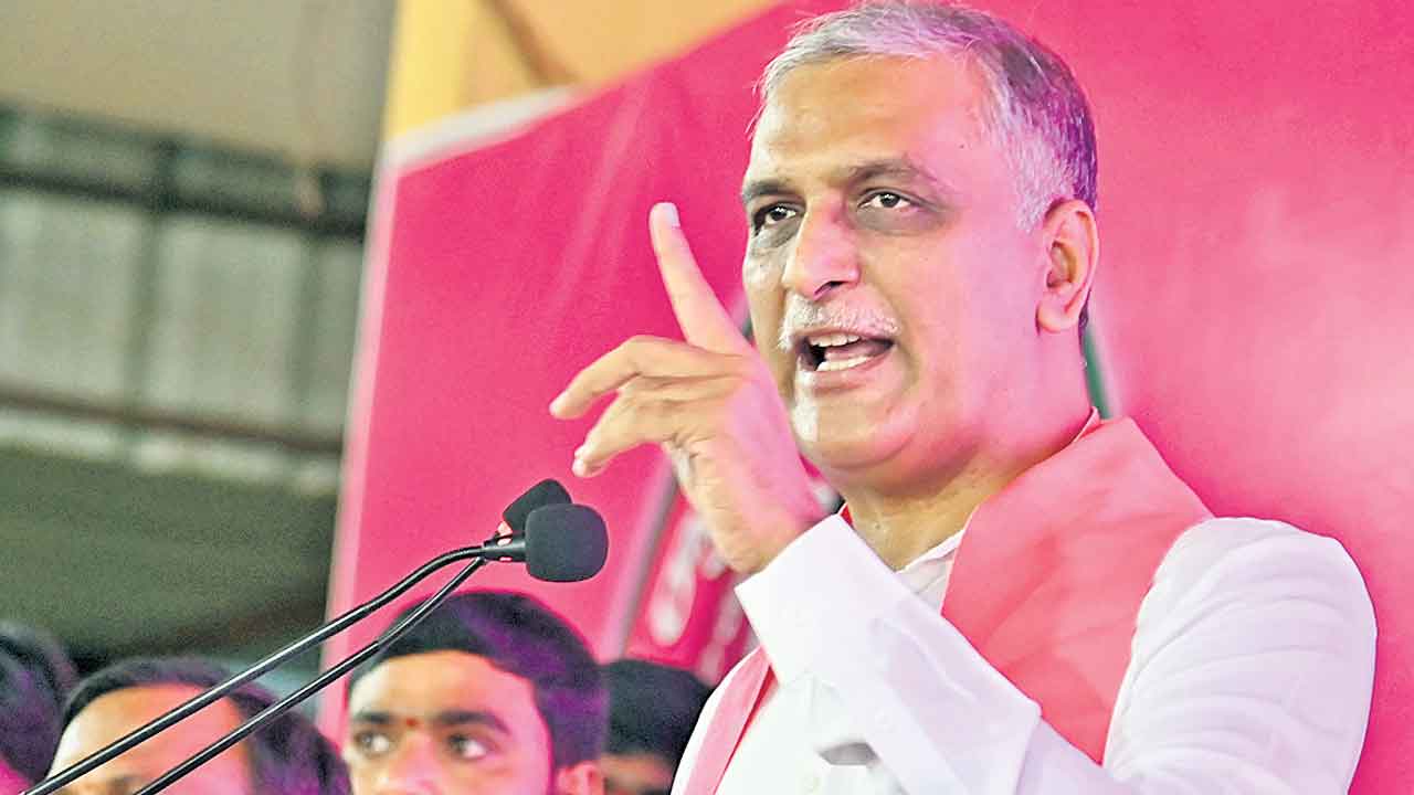 Harish Rao | యూరియా కొరతపై బీజేపీ, కాంగ్రెస్ హైడ్రామాలు : హరీశ్రావు