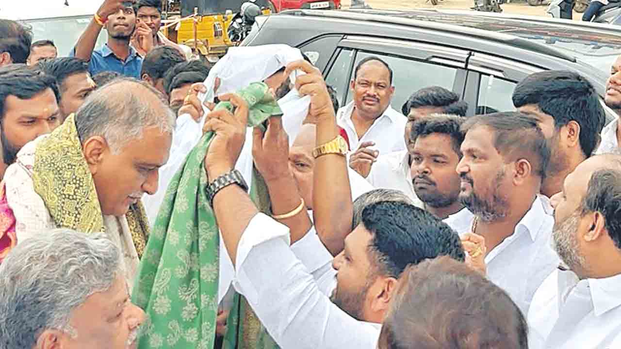 హరీశ్‌రావుకు ఘన స్వాగతం