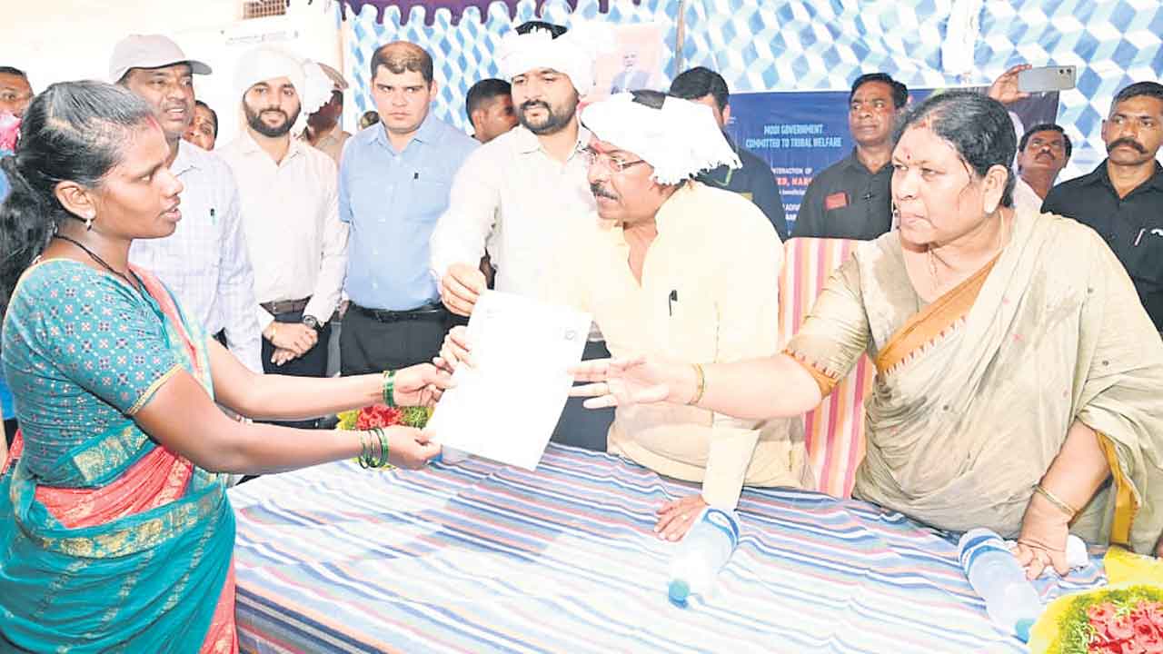 గిరిజనుల అభివృద్ధికి కృషి