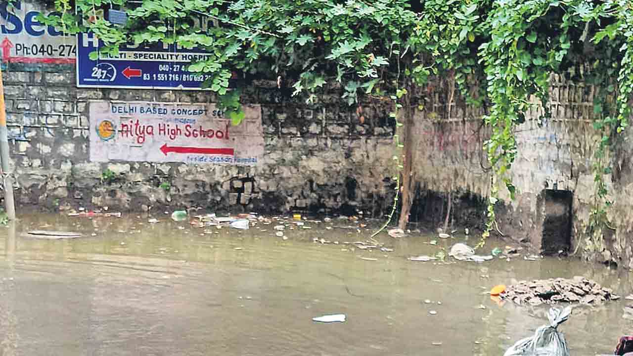 ఎమర్జెన్సీ బృందాల కోసం కార్పొరేటర్ల వెంపర్లాట!