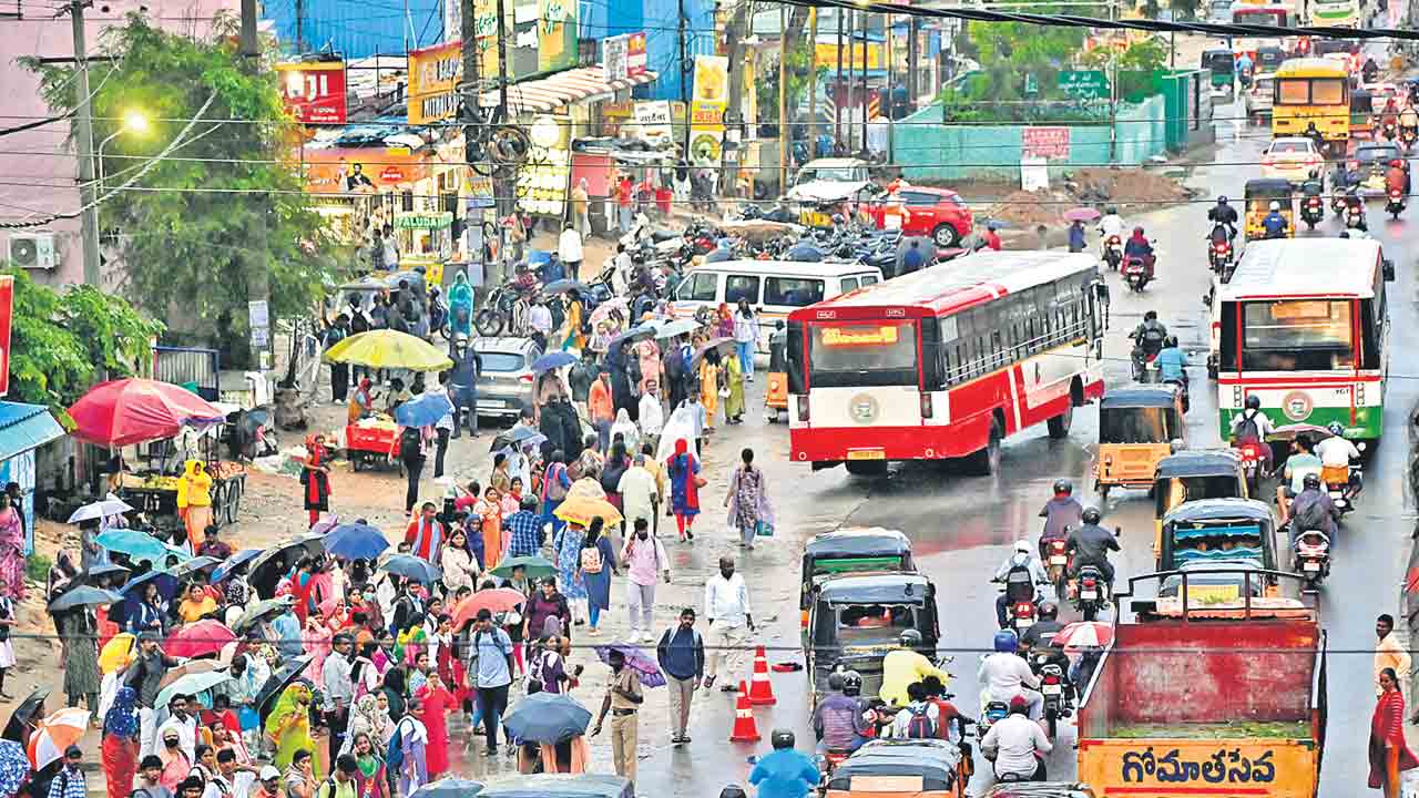 వర్షంలో తడవాల్సిందేనా?