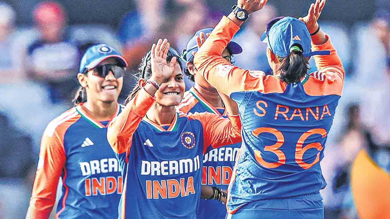 Indian Womens Team | అమ్మాయిల కొత్త చరిత్ర.. ఇంగ్లండ్‌పై తొలి పొట్టి సిరీస్‌ కైవసం