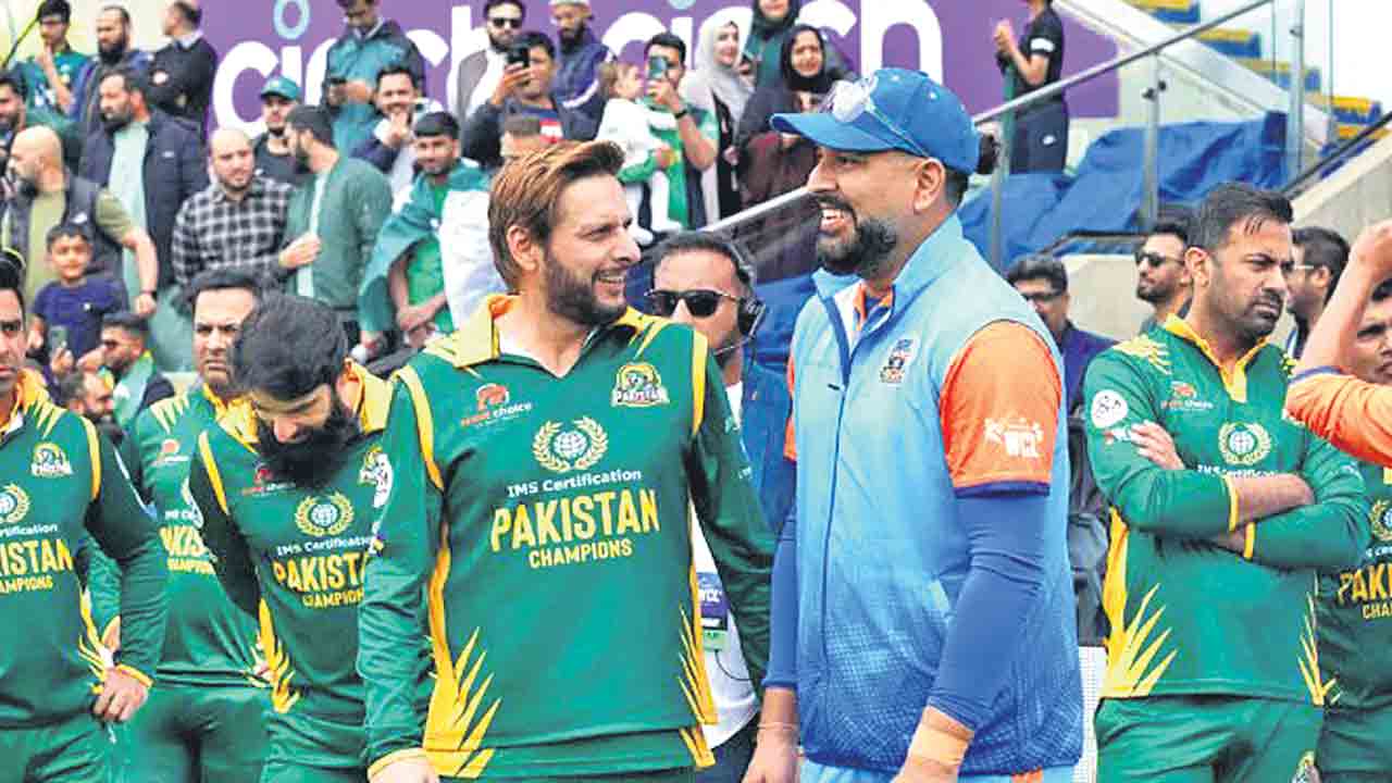 పాక్‌తో ఆడం