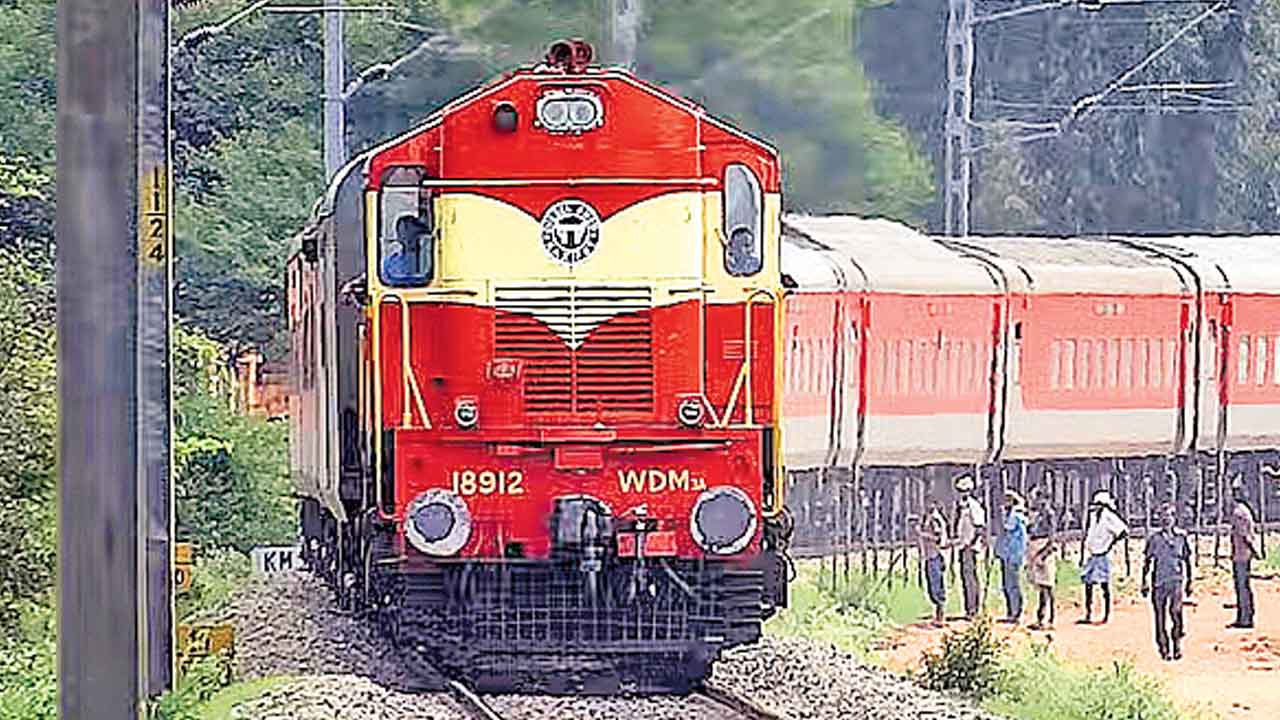 పెరిగిన రైలు చార్జీలు.. నేటి నుంచే అమల్లోకి