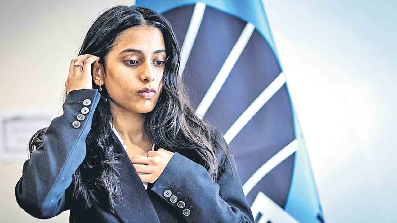 దివ్య కొత్త చరిత్ర