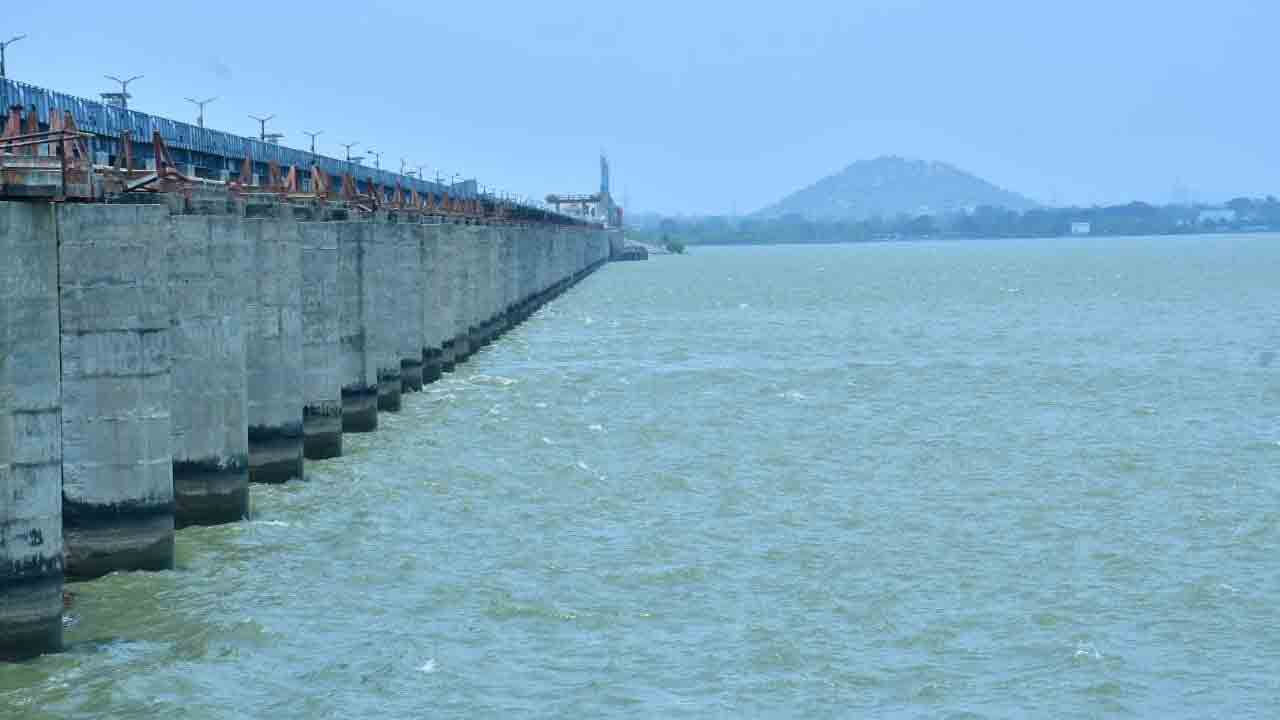 ప్రాజెక్టులకు భారీ వరద