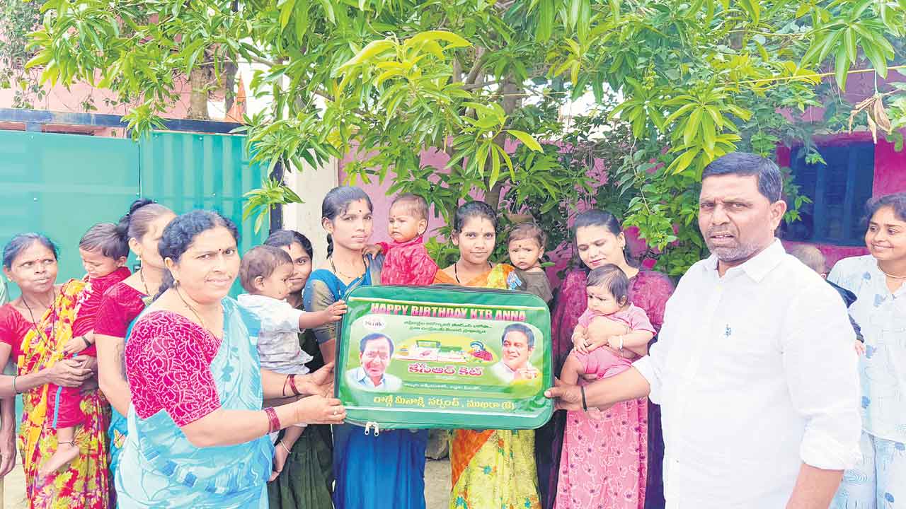 బాలింతలకు కేసీఆర్‌ కిట్లు పంపిణీ