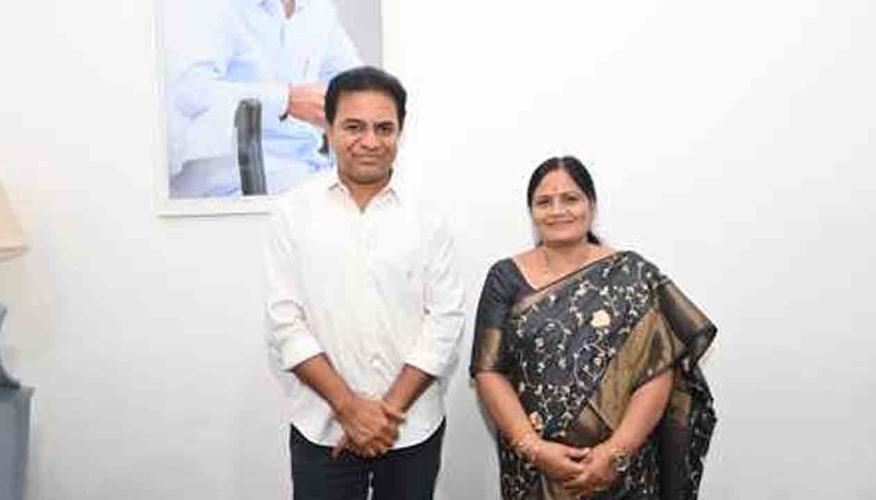 BRS | కేటీఆర్‌ను కలిసిన వెల్దండ మాజీ జడ్పీటీసీ విజితా రెడ్డి