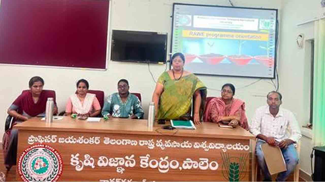 Agricultural students | వ్యవసాయ విద్యార్థులు రైతులతో మమేకమై పనిచేయాలి