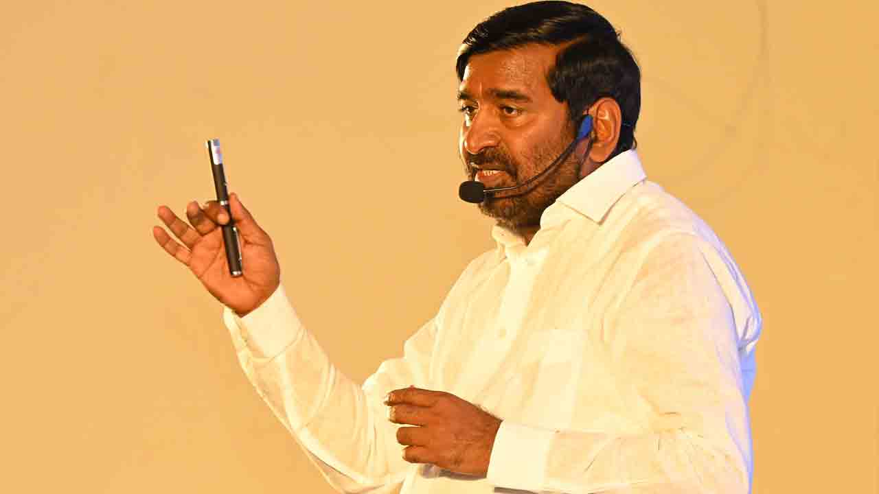 కాళేశ్వరాన్ని అప్పగిస్తే.. మూడు రోజుల్లో నీళ్లిస్తాం