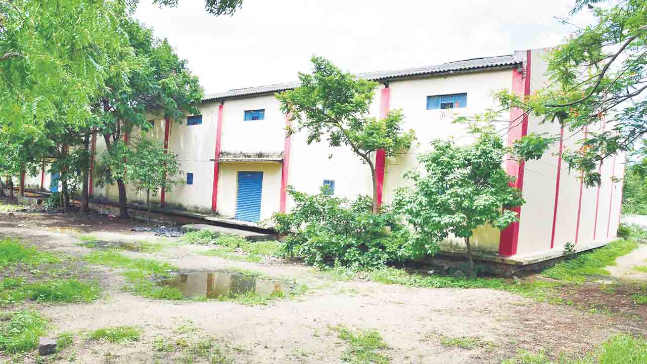 గోదాం మూత.. ఆదాయానికి కోత!