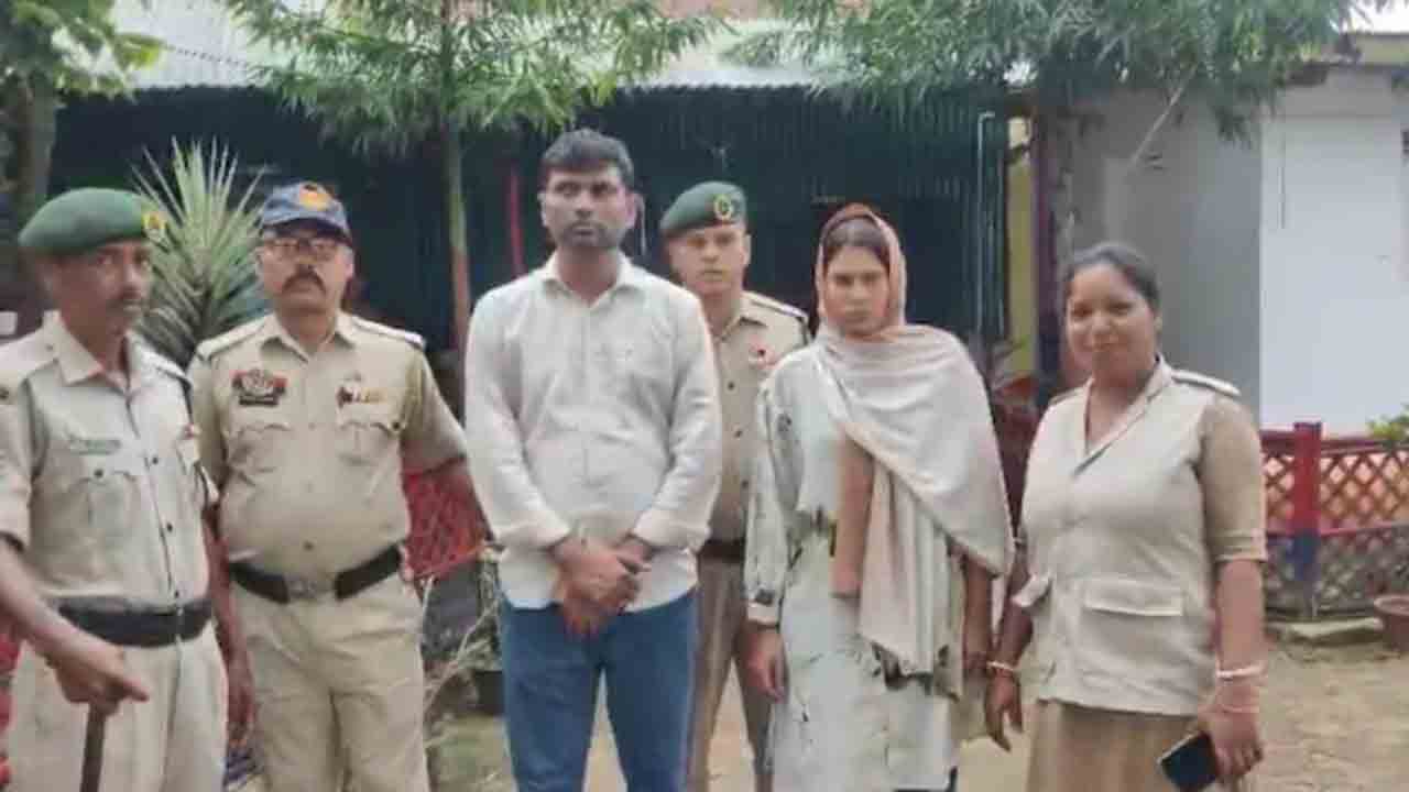 Man Helps Bangladeshi Lover To Cross | బంగ్లాదేశ్‌ ప్రియురాలి చొరబాటుకు   సహాయం.. కర్ణాటక వ్యక్తి అరెస్ట్‌