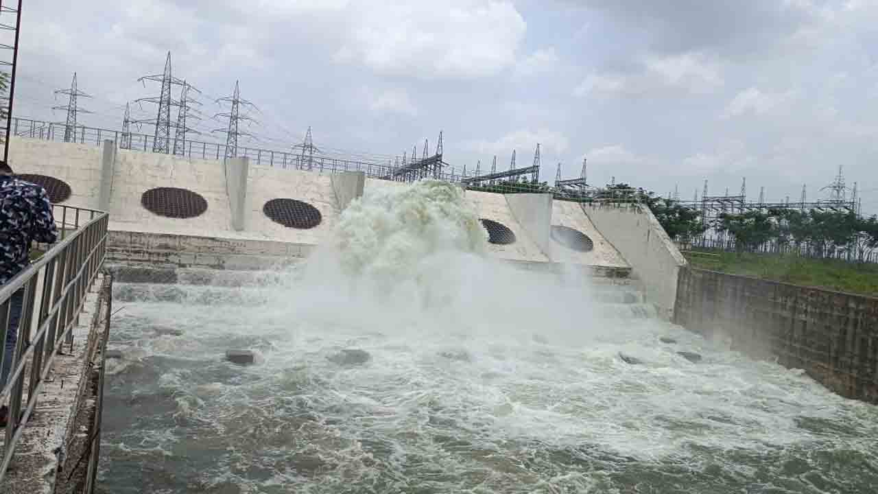 బీఆర్‌ఎస్‌ ధర్నాలతో దిగొచ్చిన సర్కార్‌