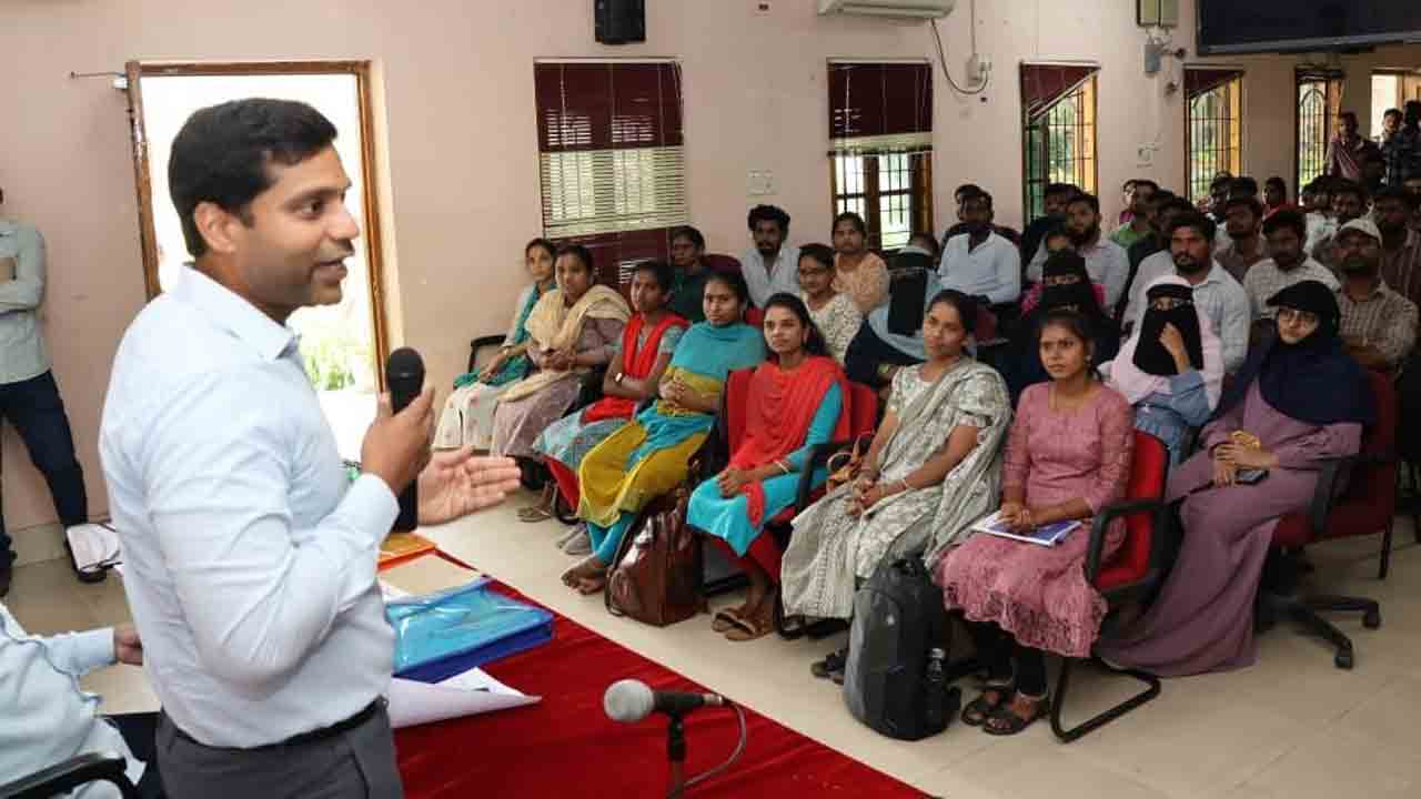 హాజరులేకున్నా హాల్టికెట్లు!