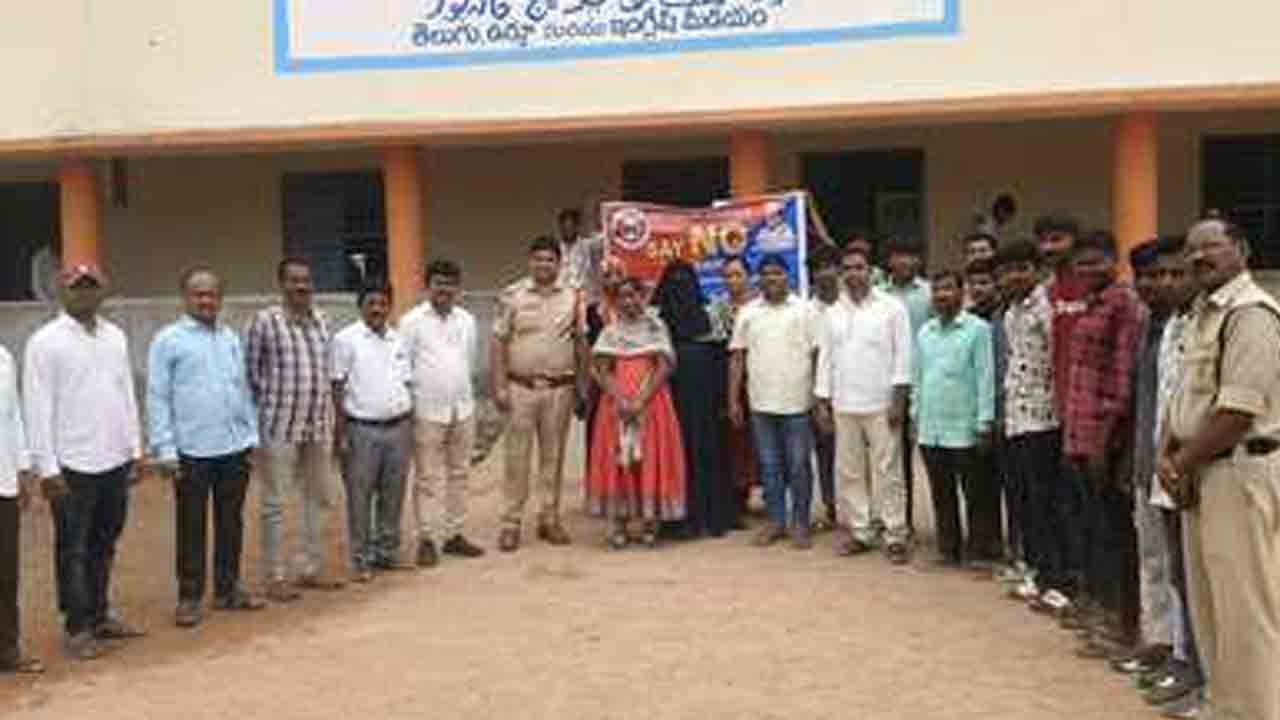 Ragging | ర్యాగింగ్కు పాల్పడితే కఠిన చర్యలు : ఎస్సై రాహుల్