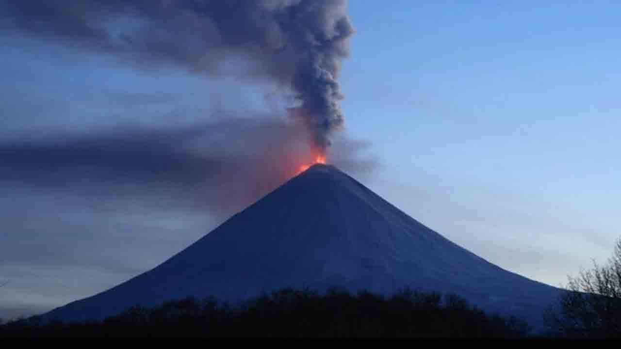 Klyuchevskoy volcano | భారీ భూకంపం తర్వాత.. రష్యాలో బద్ధలైన క్లూచెవ్స్కోయ్ అగ్నిపర్వతం