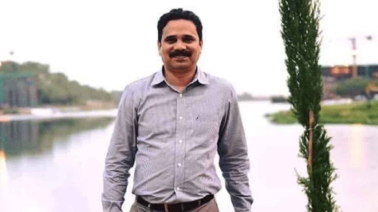 కొణతం దిలీప్‌కు హైకోర్టులో ఊరట