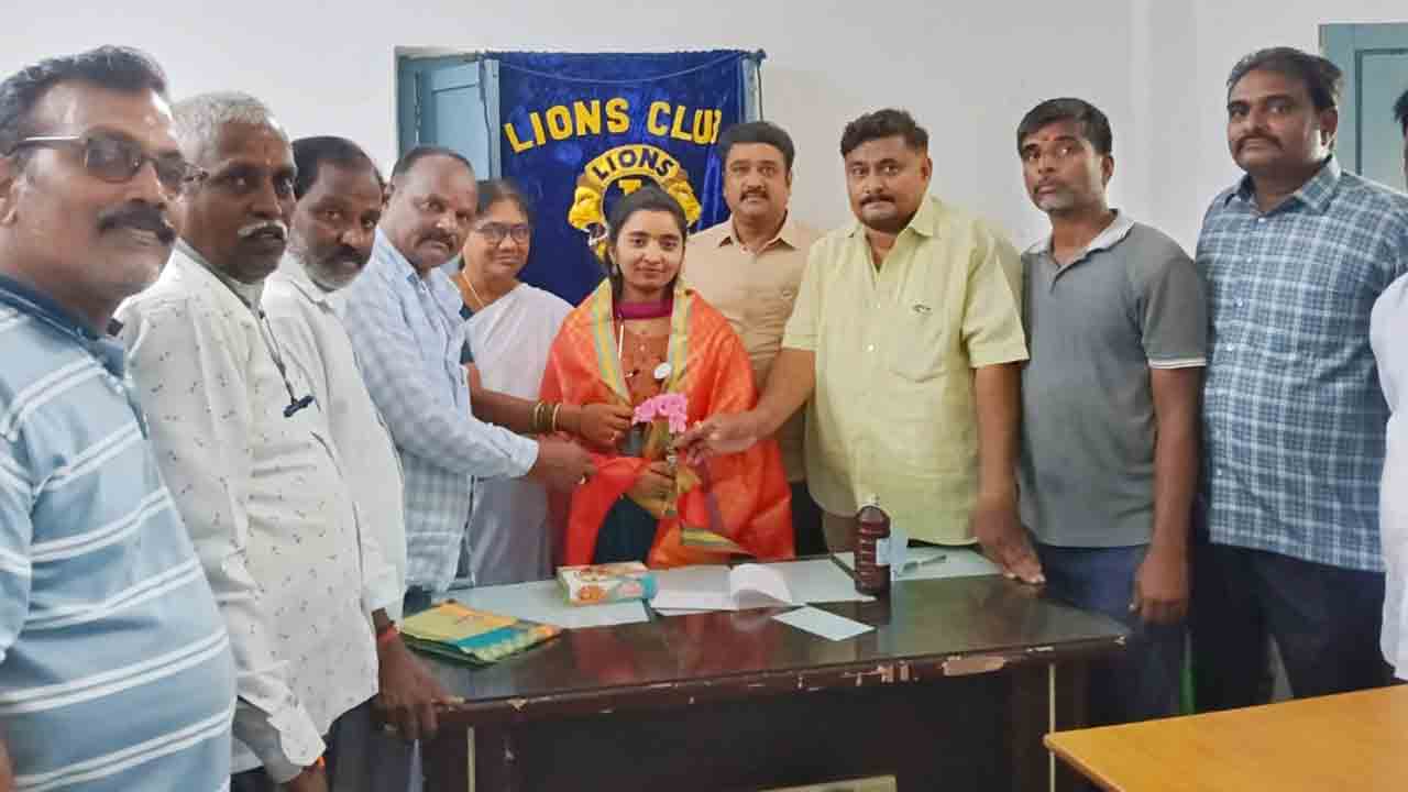 వైద్యులు కనిపించే దేవుళ్ళు.. కోటగిరి లయన్స్‌ క్లబ్ అధ్యక్షుడు పత్తి లక్ష్మణ్