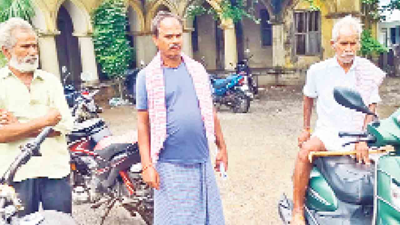 కాంగ్రెస్‌ పాలనలో భూములు కబ్జా