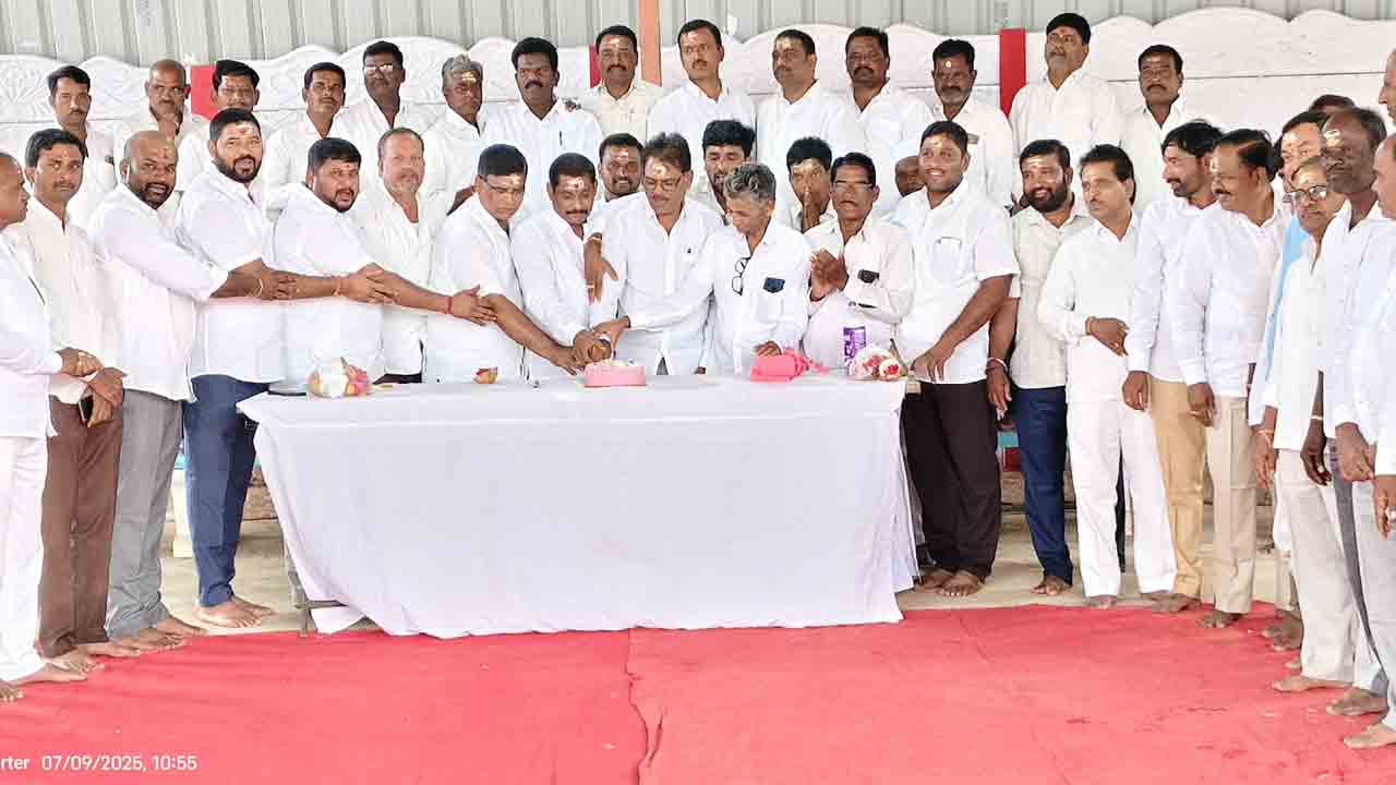 MLA Manikrao | నియోజకవర్గ ప్రజలకు మరింత సేవలందించాలి.. ఎమ్మెల్యే మాణిక్ రావు జన్మదిన వేడుకల్లో కార్యకర్తలు