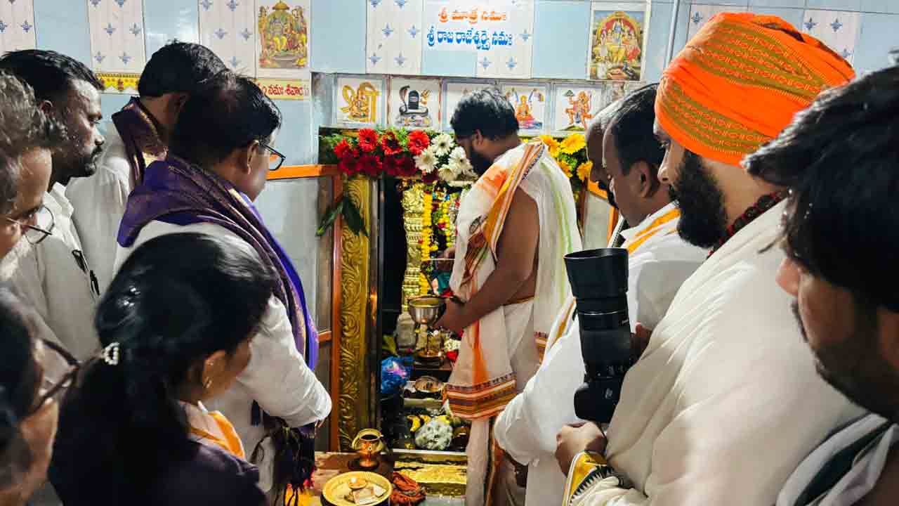 సద్గురువు అనుగ్రహం అందరిపై ఉండాలి : ఎమ్మెల్యే యెన్నం