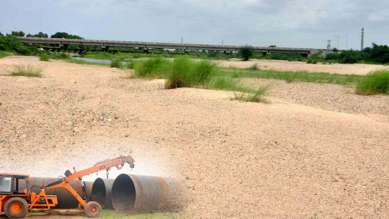 అభివృద్ధి మాటున ఇసుక దోపిడీ !