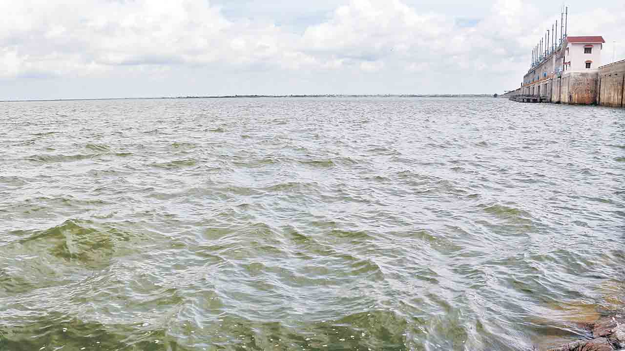 200 టీఎంసీలు.. కృష్ణారణం రైతుల ఆందోళన