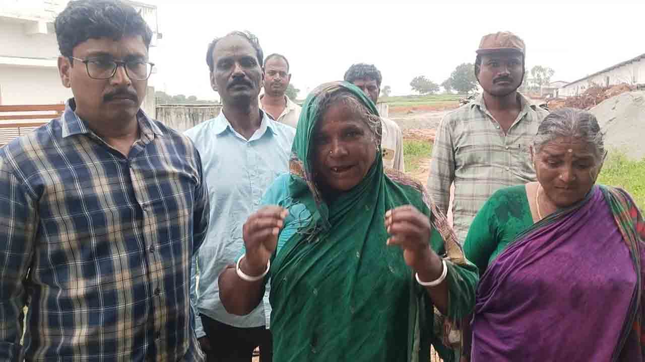 మా భూములను లాక్కోవద్దు