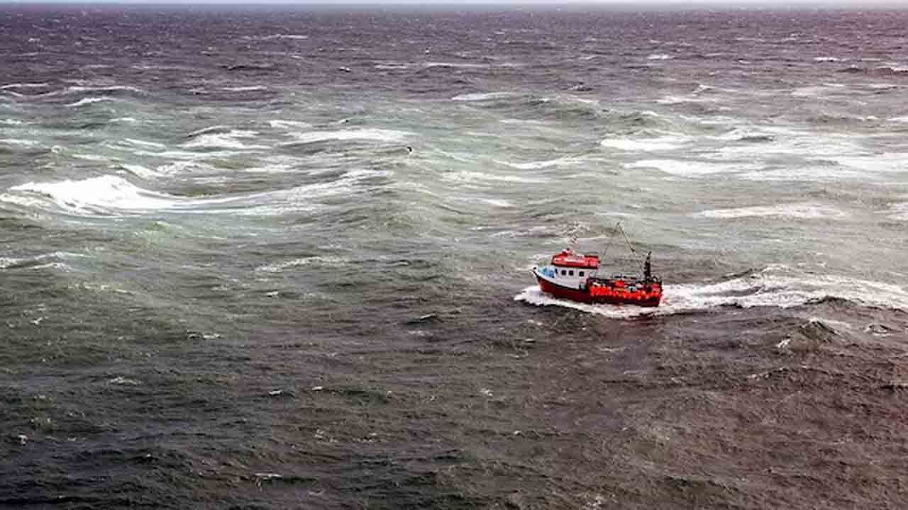 Maharashtra | మహారాష్ట్ర తీరంలో అనుమానాస్పద బోటు కలకలం.. పోలీసులు హై అలర్ట్‌