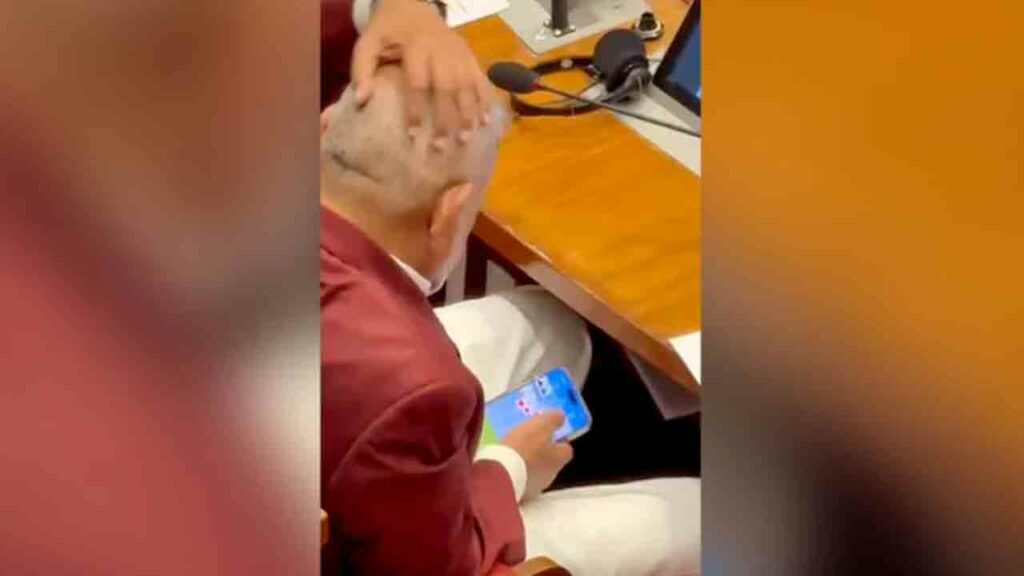 Maharashtra Minister Caught