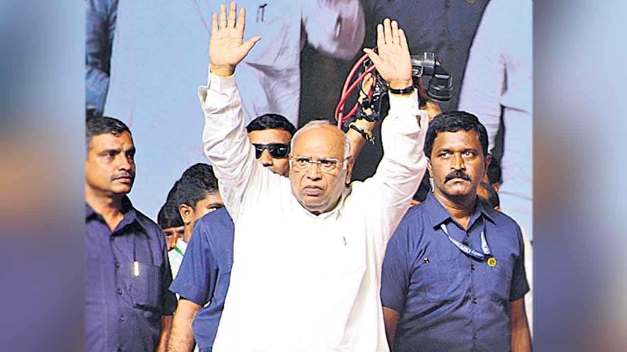 గ్రూపులకు భయపడం!.. పార్టీ నేతలు ఇష్టానుసారంగా మాట్లాడితే సహించబోం