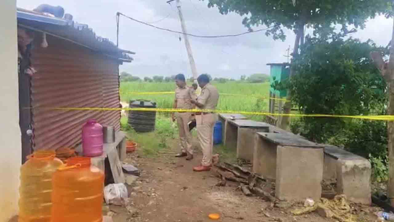 Man Stabs Friend To Death | పెళ్లి పార్టీలో మరింత చికెన్‌ అడిగిన వ్యక్తి.. కత్తితో   పొడిచి చంపిన ఫ్రెండ్‌
