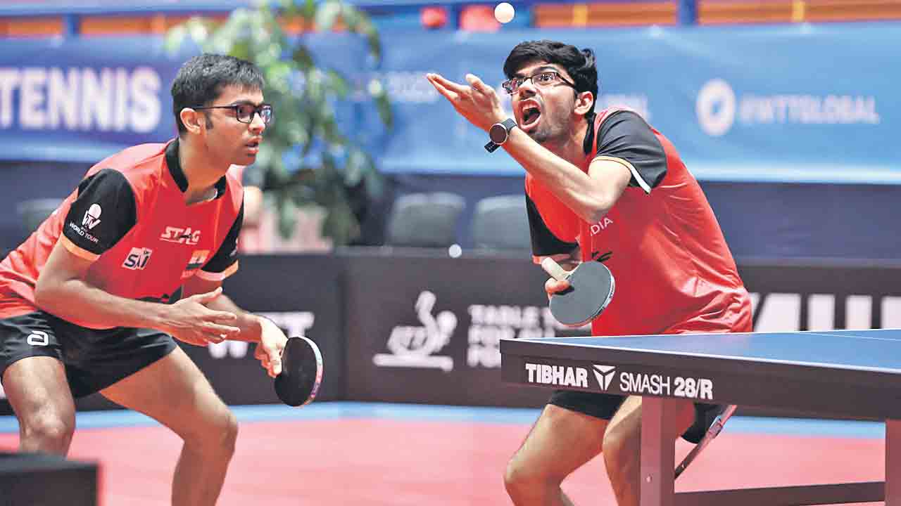 క్వార్టర్స్‌కు మానవ్‌-మనుష్‌