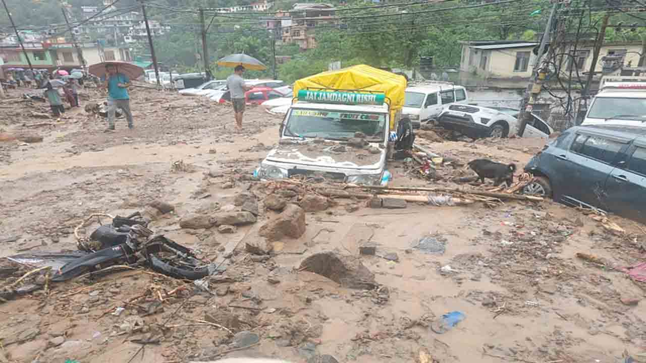 Cloudburst | హిమాచల్‌ ప్రదేశ్‌లో మరోసారి క్లౌడ్‌బరస్ట్‌.. ముగ్గురు మృతి.. కొట్టుకుపోయిన వాహనాలు
