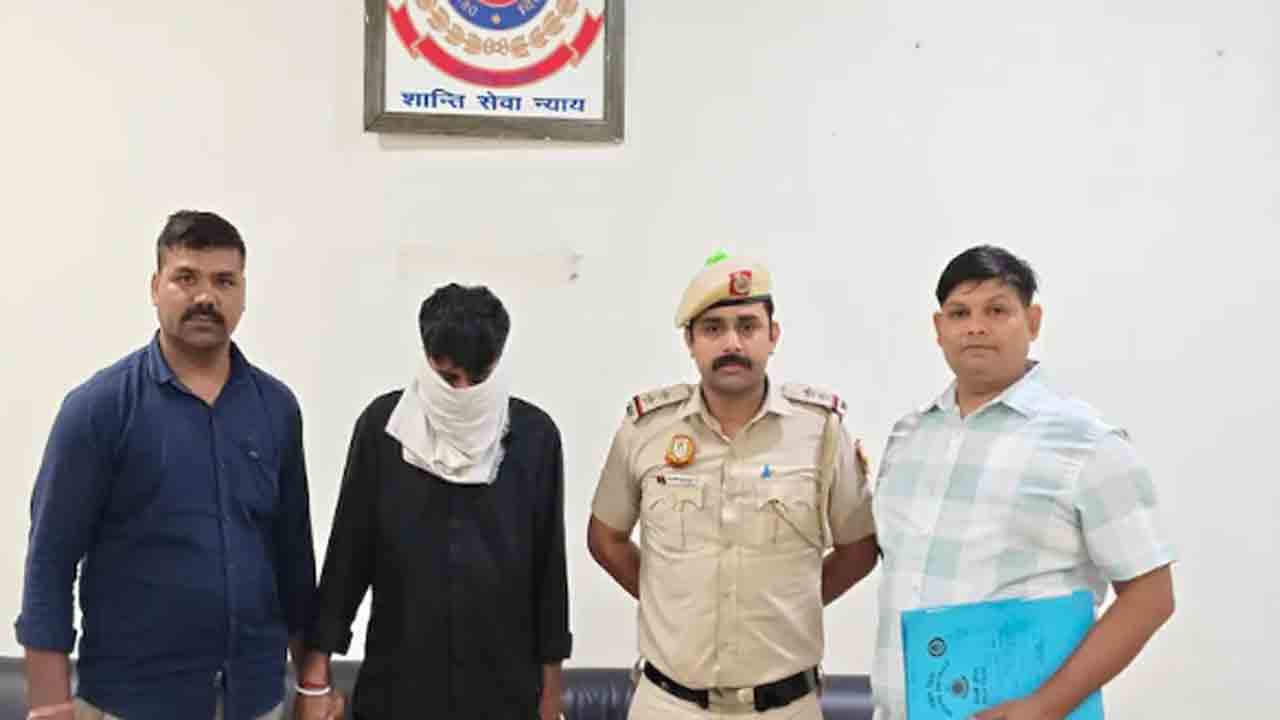 Man’s Phone Snatched | వ్యక్తి మొబైల్‌ ఫోన్‌ లాక్కెళ్లిన అగంతకుడు.. బయటపడిన   భార్య వివాహేతర సంబంధం