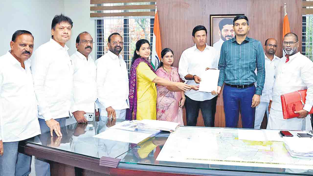 సర్కారు భూములన్నీ కబ్జా