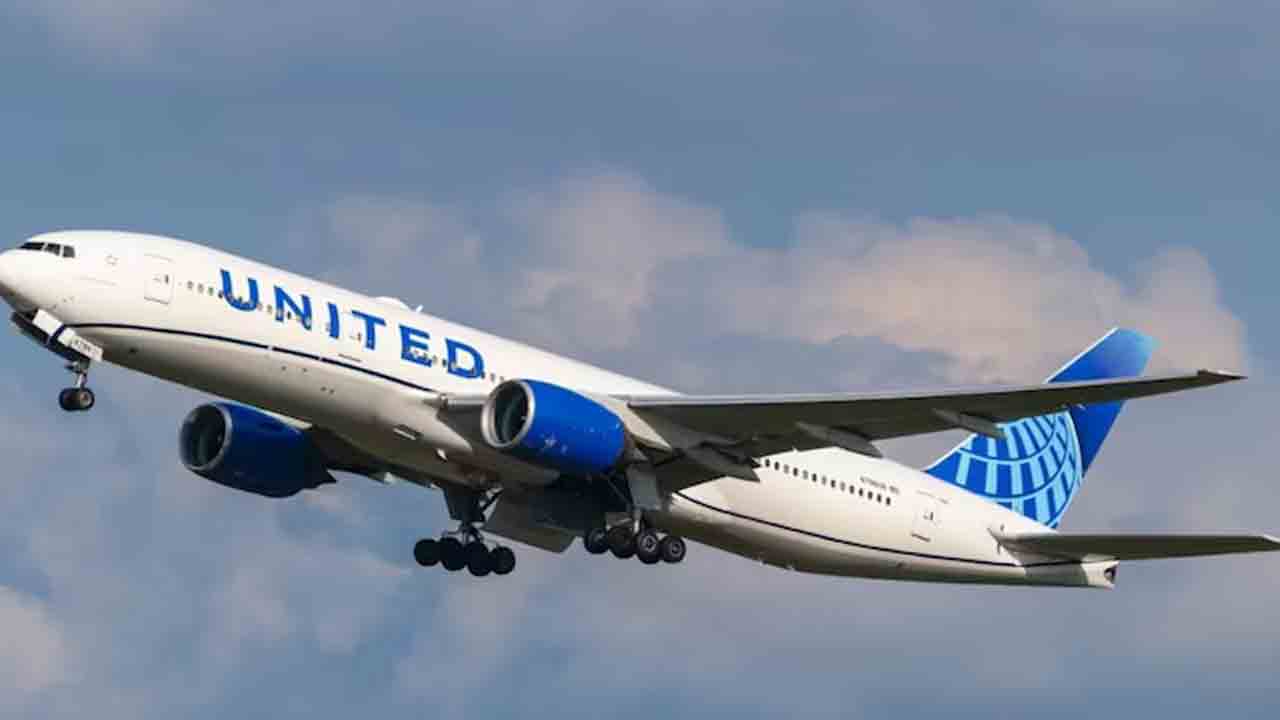 Mayday | బోయింగ్ డ్రీమ్లైనర్ విమానంలో ఇంజిన్ వైఫల్యం.. మేడే కాల్ ఇచ్చిన పైలట్