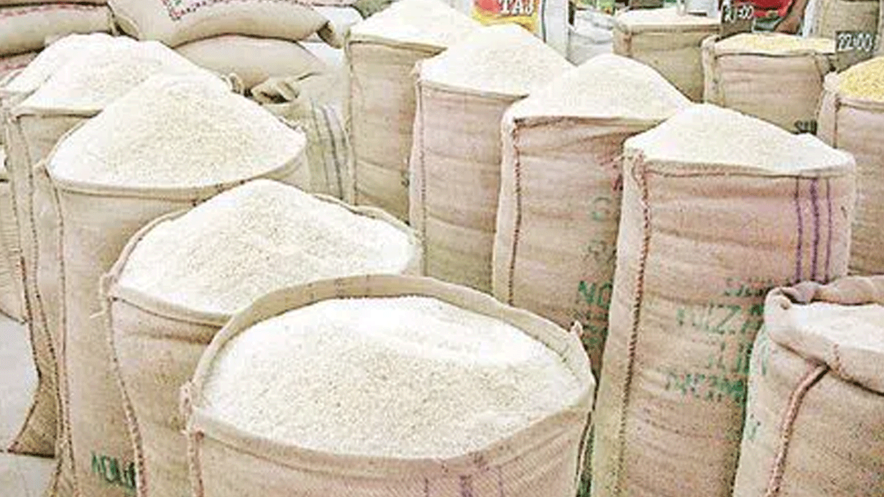 సన్నబియ్యం రవాణా.. ఇద్దరి సస్పెన్షన్‌.. కాప్రా, రామంతాపూర్‌ గోదాముల ఇన్‌చార్జులపై వేటు