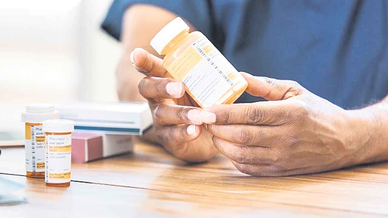 మందుల దందాలో ఆధిపత్య పోరు!