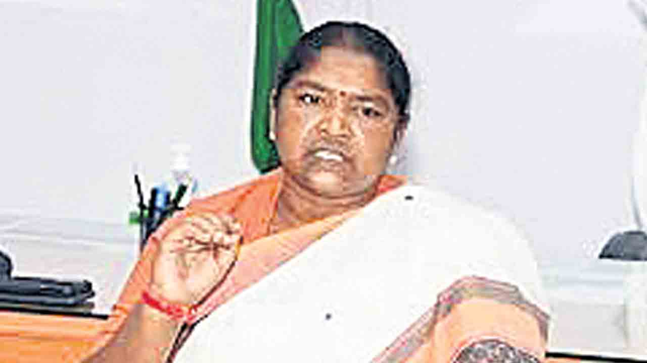 ‘చేయూత’లో టెక్నాలజీని వాడండి