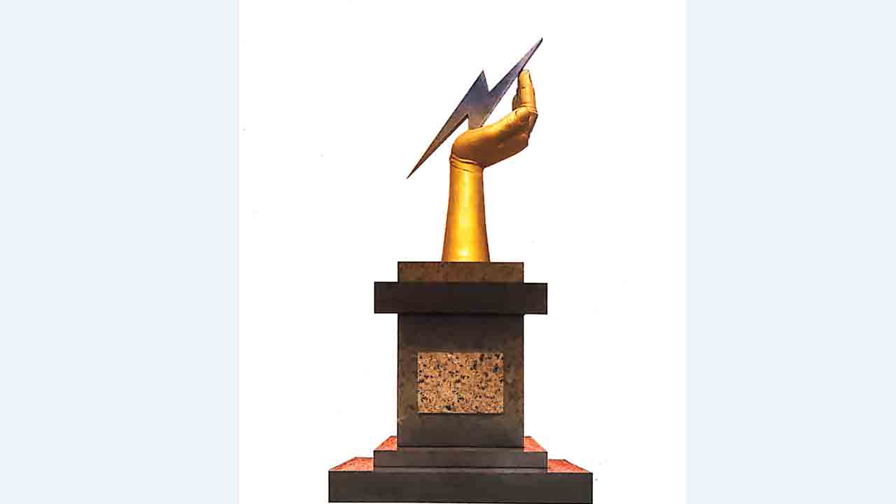 Electrical Martyrs | కరీంనగర్‌ సర్కిల్ కార్యాలయంలో విద్యుత్ అమరుల స్మృతి చిహ్నం