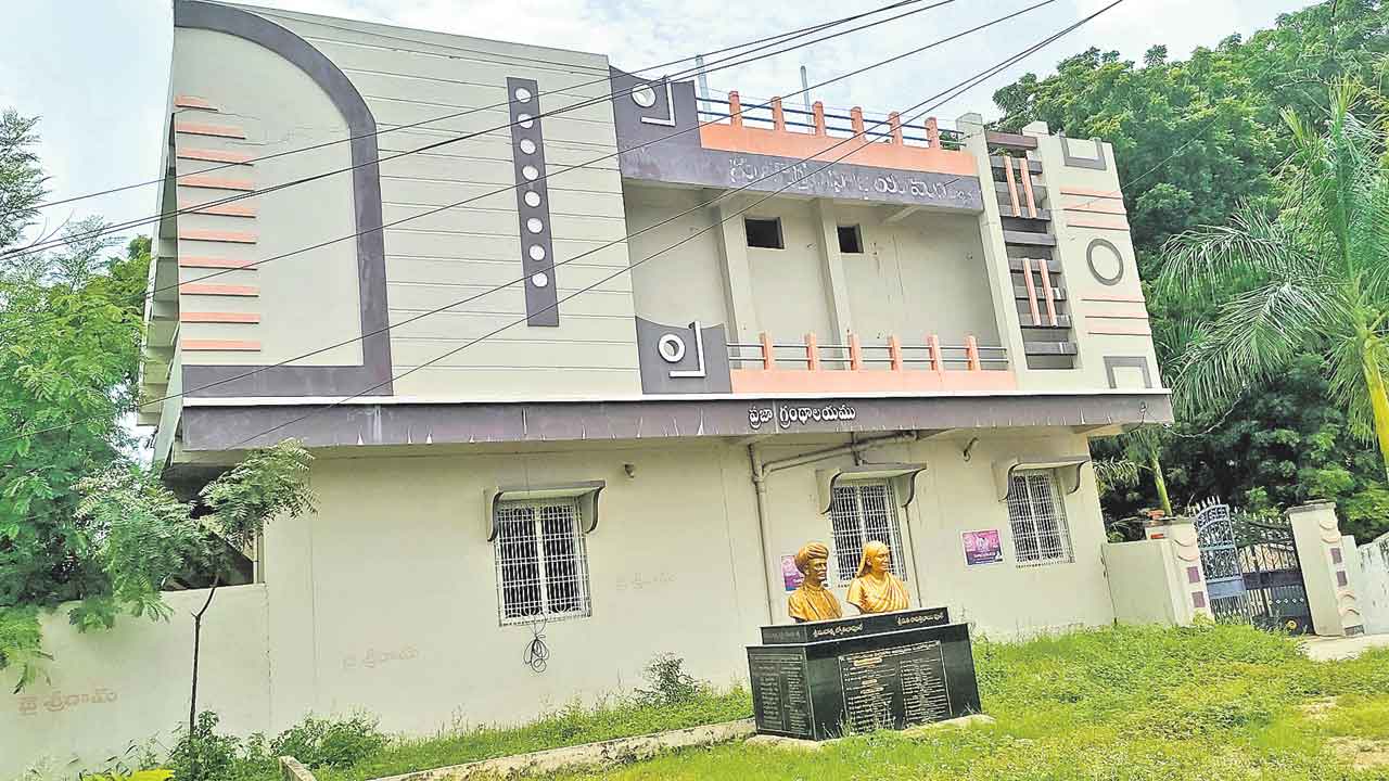 ప్రజాగ్రంథాలయానికి పదకొండేళ్లు