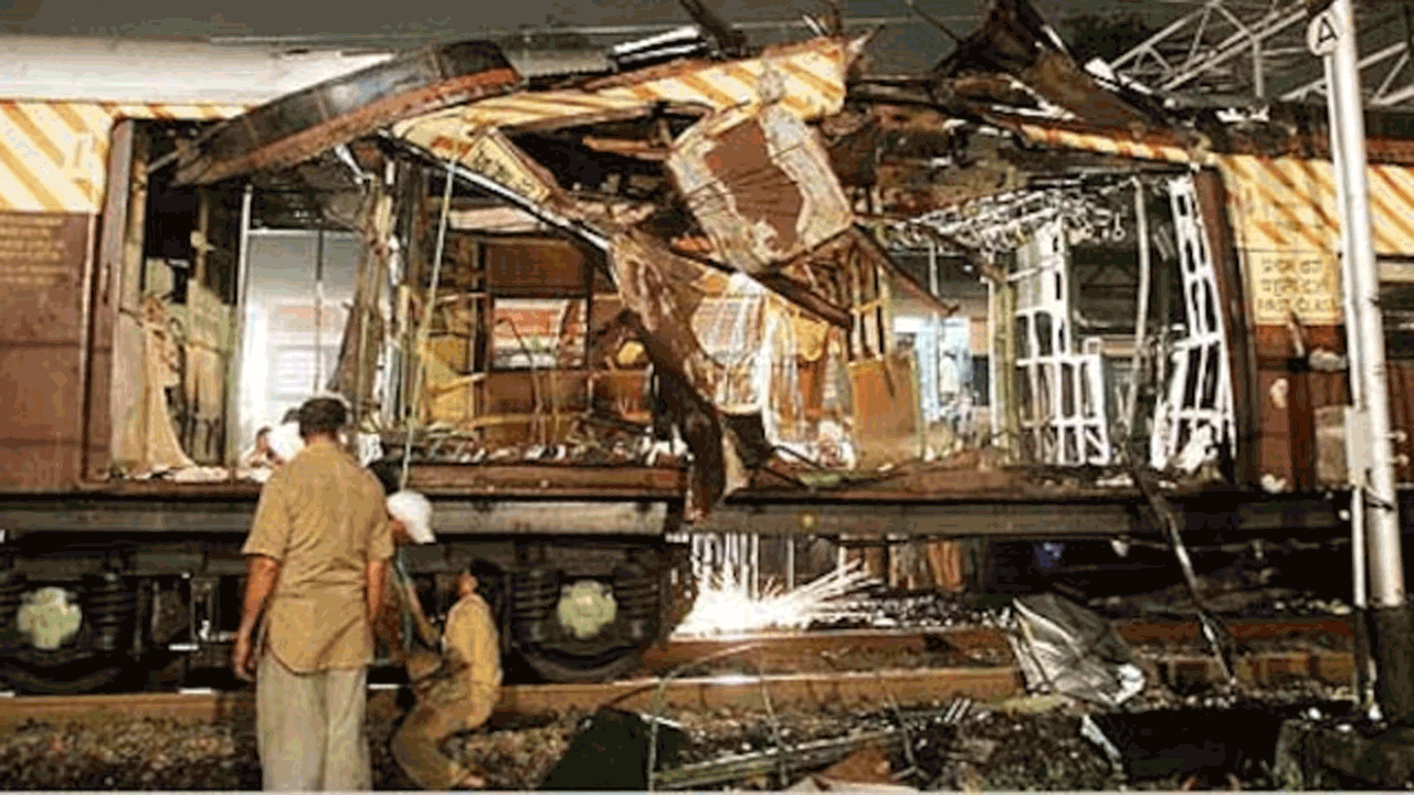 Mumbai train blasts case | ముంబై రైలు పేలుళ్ల కేసులో బాంబే హైకోర్టు సంచలన తీర్పు