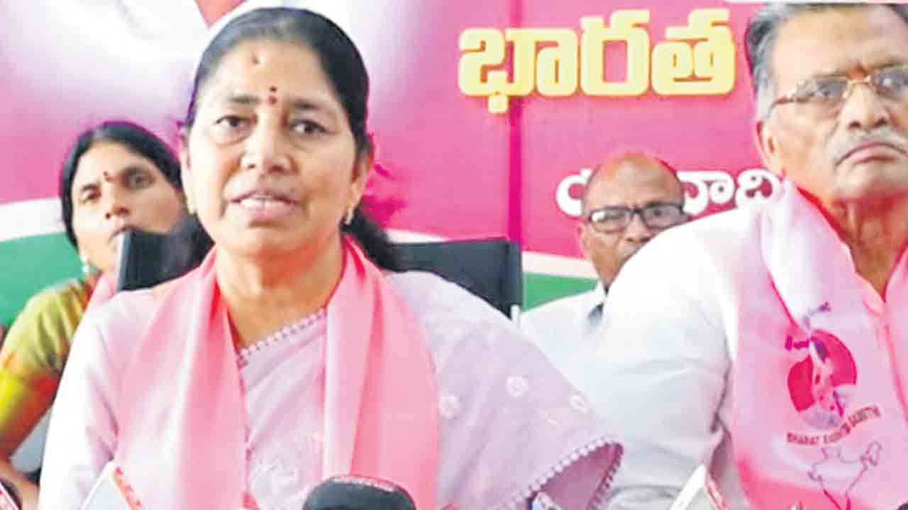 భువనగిరి ఖిల్లాపై గులాబీ జెండా ఎగరాలె!