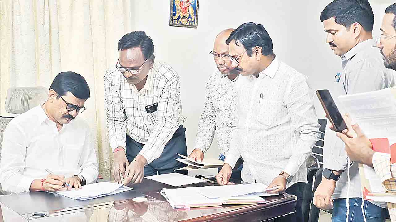 విద్యార్థుల ఆరోగ్యానికి ప్రాధాన్యం ఇవ్వాలి