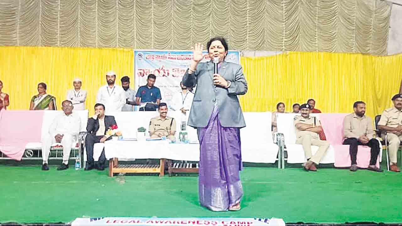 చట్టాన్ని చేతుల్లోకి తీసుకోవద్దు..