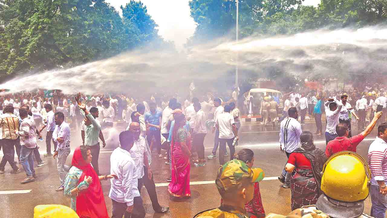 ఒడిశా సీఎం రాజీనామా చేయాలి.. విద్యార్థిని మృతిపై వెల్లువెత్తిన నిరసనలు