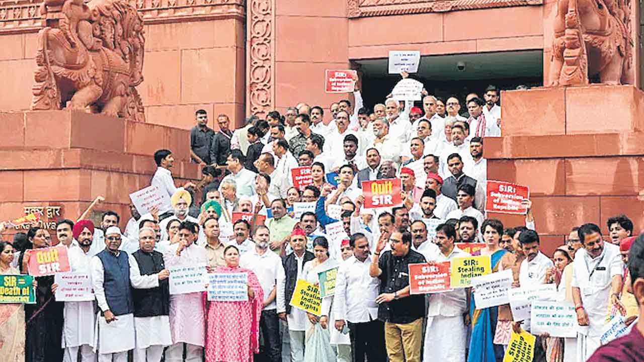 నాలుగో రోజూ అదే రభస.. బీహార్‌లో ఓటరు జాబితా సవరణపై విపక్షాల నిరసన